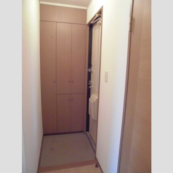 レフィナード　A/B 玄関