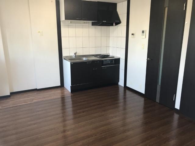 プロスペーレ201号室 窓シャッター