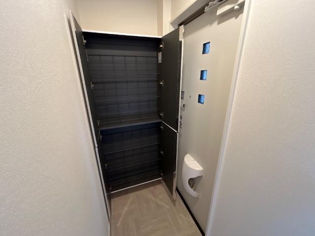 リノナル103号室 下駄箱