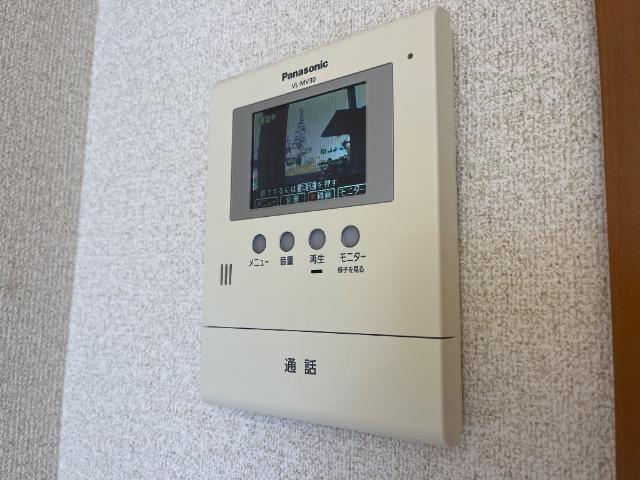 リヴィエール102号室 カメラ付インターホン