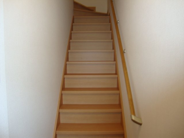 葉山レジデンスⅡ201号室 階段