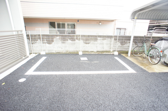 グランドゥール本郷 バイク置場