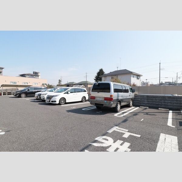 ロビン本郷105号室 駐車場