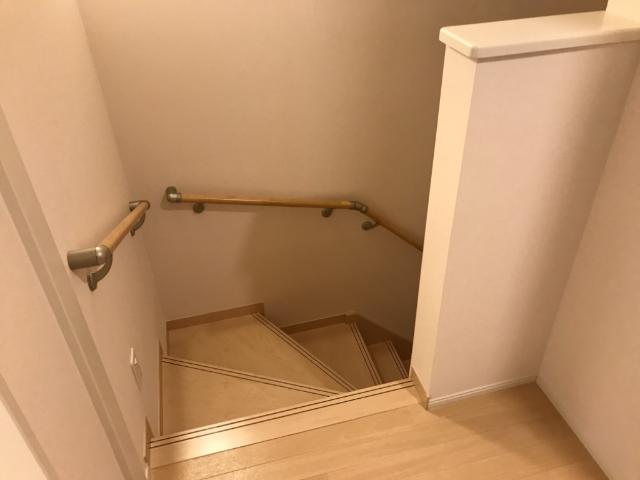 サンセットみずき202号室 階段