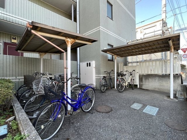 グリーンゲーブル3階 駐輪場
