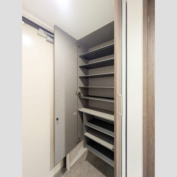 ノーブルヴィラ曙町202号室 シューズボックス