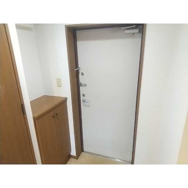 リュミエ府中203号室 玄関