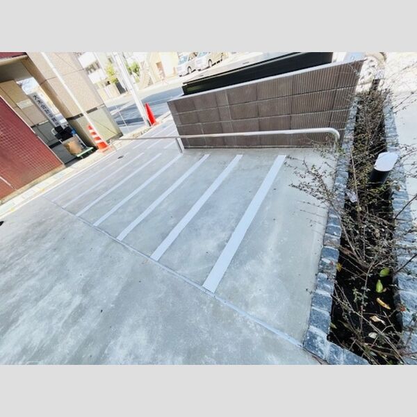 クローネ湘南 駐輪場