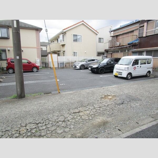 グランドソレーユ202号室 駐車場(要空き確認)