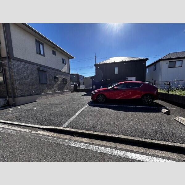 リヴェール 駐車場