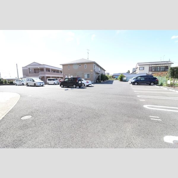 ゼルコバリーフ 駐車場