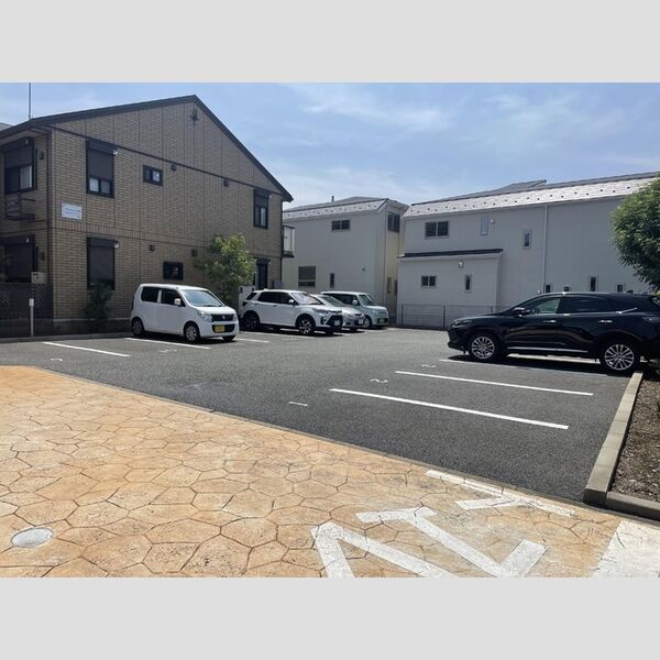 グランドゥール　A 駐車場