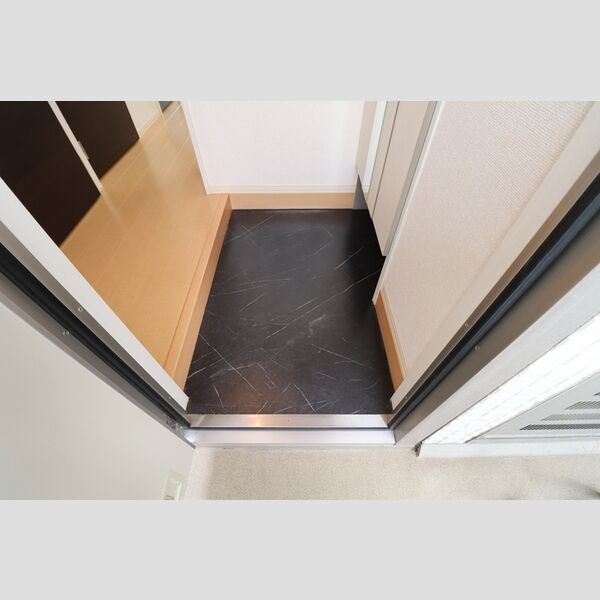 カンピエーレ101号室 玄関