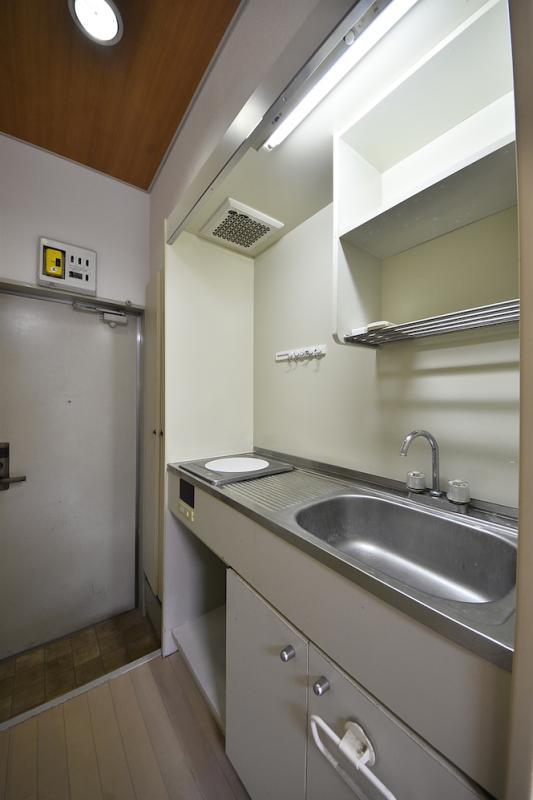 クレセントハイム1階 玄関