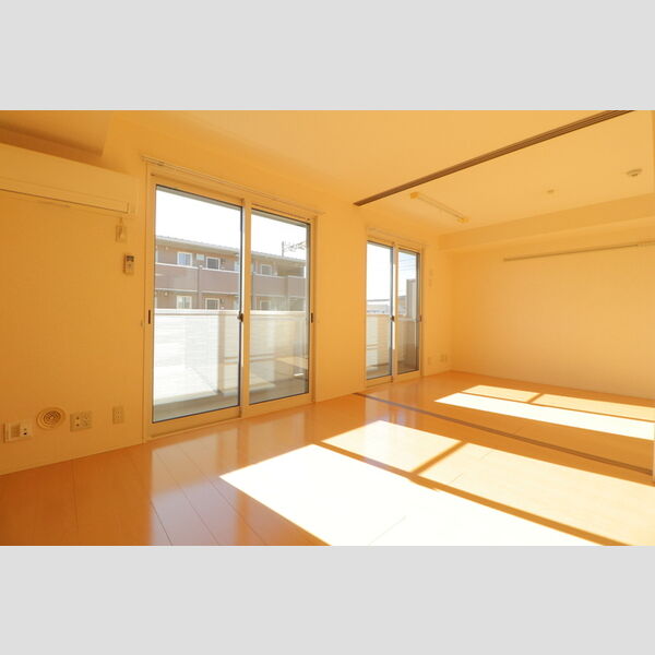 Symphony　B202号室 リビング・洋室