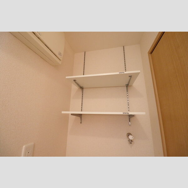 アブラメンタウンI101号室 洗面室棚