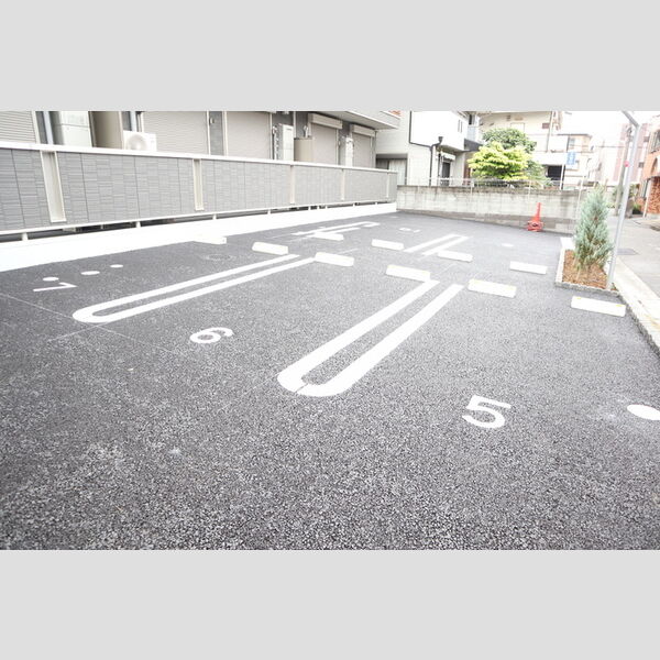 エスフロイデ 駐車場