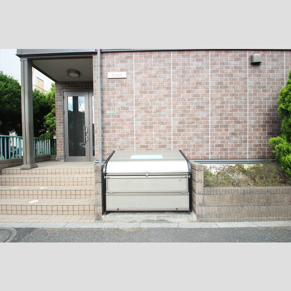 ロイヤルヒル East エントランス