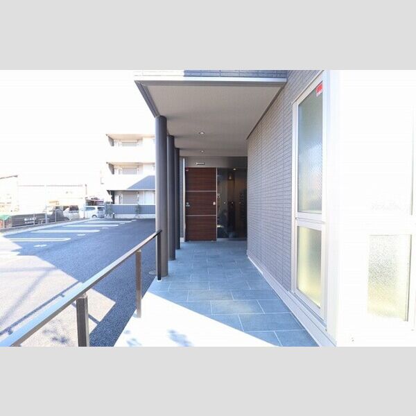 アベニール207号室 エントランス