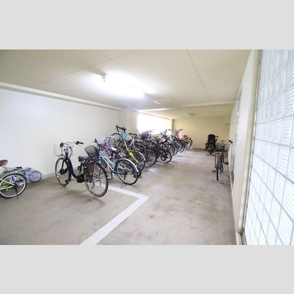 グランディール はるひ野 駐輪場