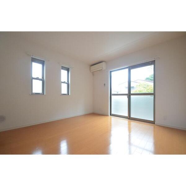 メゾン大岡C201号室 リビング