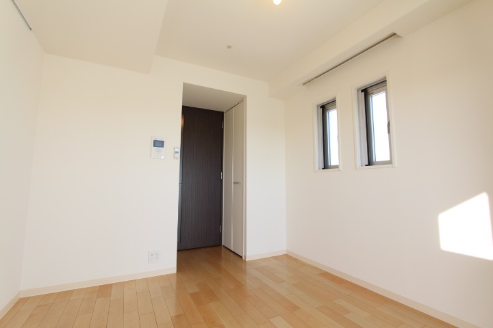 プラウドフラット鶴見Ⅱ407号室 キッチンやフローリングの色が異なる場合がございますので、現地にて確認下さい。※参考写真