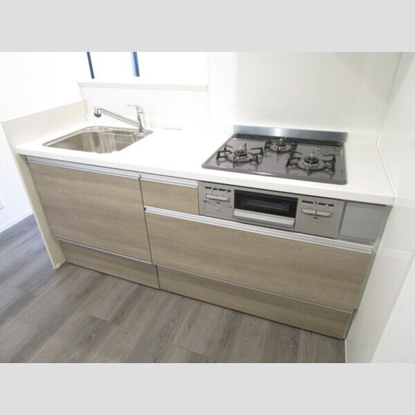 フレシール201号室 対面式3口ガスコンロ付システムキッチン