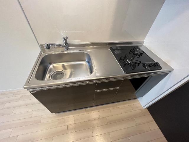 プレジ・マルトモ(ＰＲＥＳＩ・ＭＡＲＵＴＯＭＯ)105号室 キッチン