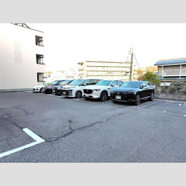 シルクトゥリー　A 駐車場