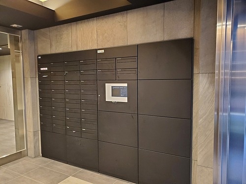 フレシア中目黒4階 宅配ボックス　※2024年6月撮影