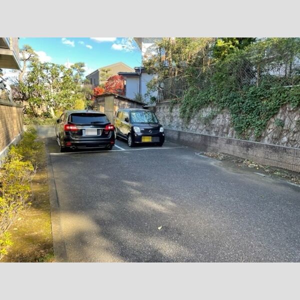 パインヒル鵠沼 駐車場