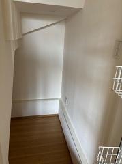 東八幡1丁目ヘーベル戸建 階段下に収納があります。