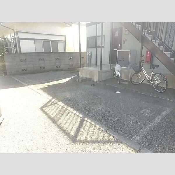 メゾン岡村 駐車場