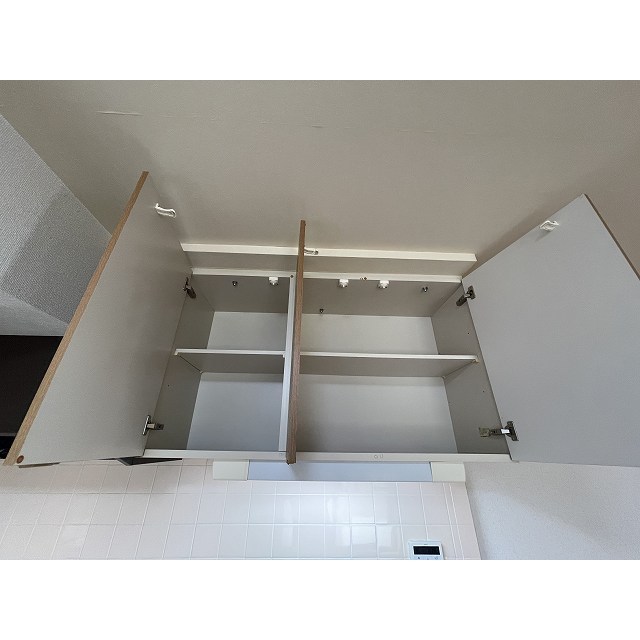 ネスト鷹番0101号室 上収納