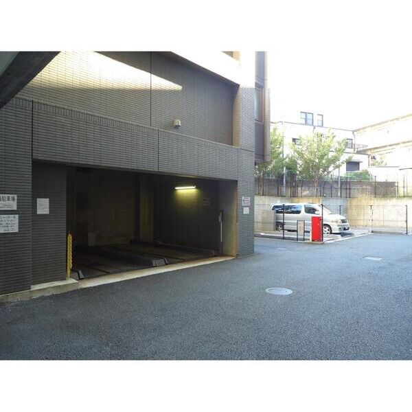 パレステュディオ新宿パークサイド401号室 駐車場