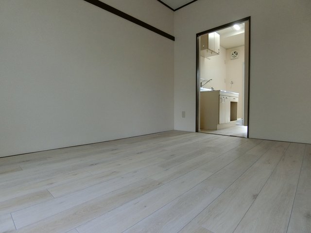 エクセルハイム平山0203号室 リフォームによって、床の色が違う事が有ります