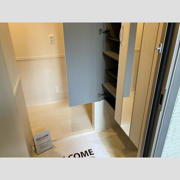 ルミウス107号室 玄関