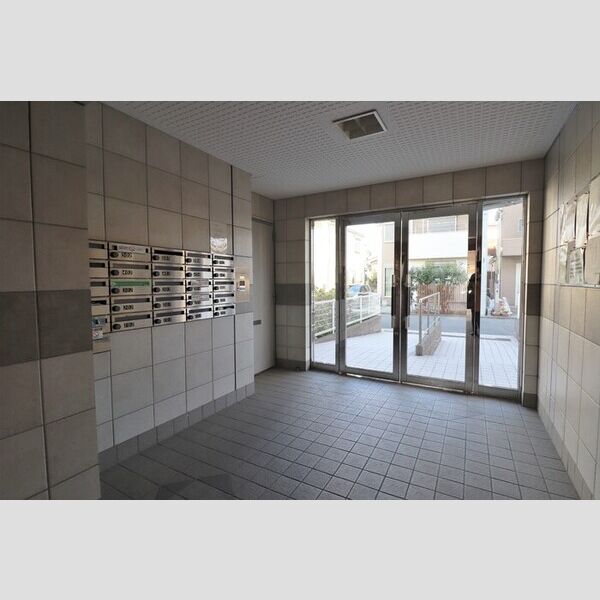 ハイビジョン ロビーエレベーターホール