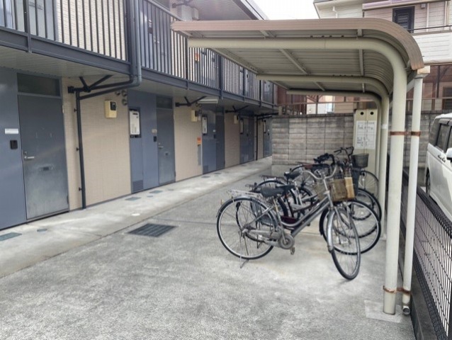 レオパレスリブェール西原203号室 駐輪場