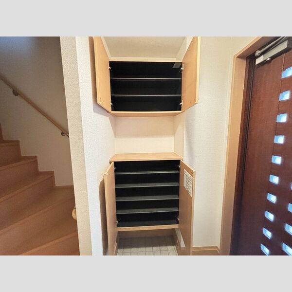 カレッツァⅡ番館 シューズボックス