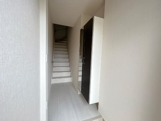 ラ・レーヌ・８０（ｌａ　ｒｅｉｎｅ８０） 玄関