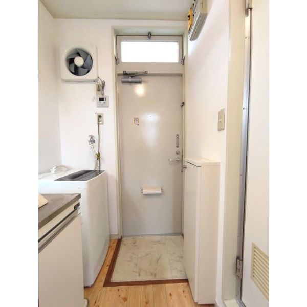 エステートならしの 玄関