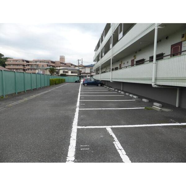 サンモール1番館A棟 駐車場