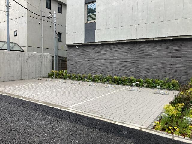 ＡＲＫ　ＳＩＧＮＡＴＵＲＥ1階 駐車場