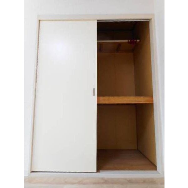 ハイツ創英 収納