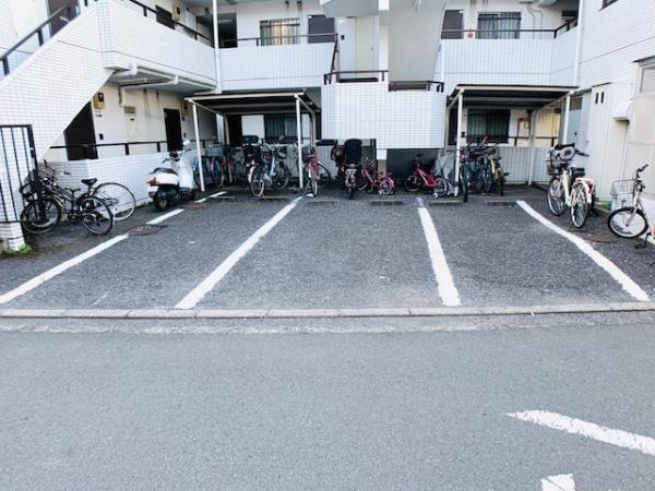 ツインアベニューＢ2階 駐車場