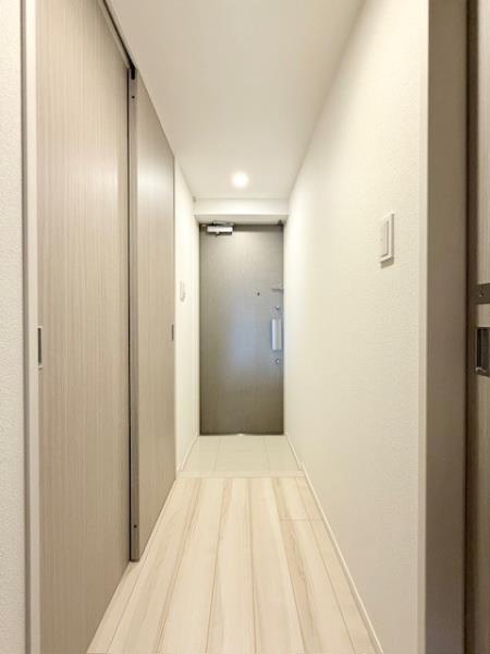 Ｓｏｌａｓｔ　Ｓｑｕａｒｅ綾瀬4階 玄関