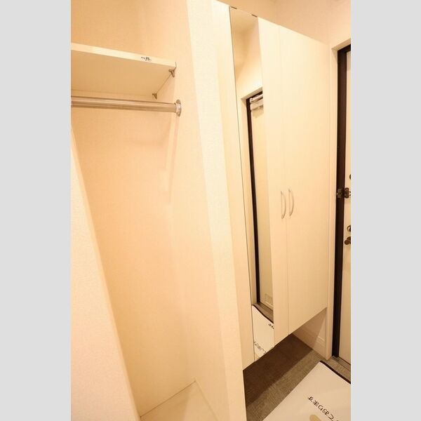 リラ・クレール102号室 玄関収納、シューズボックス