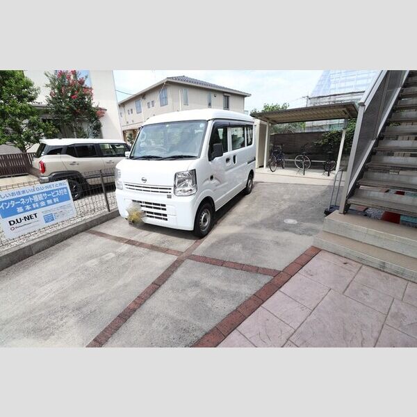 メイサ氷川 駐車場