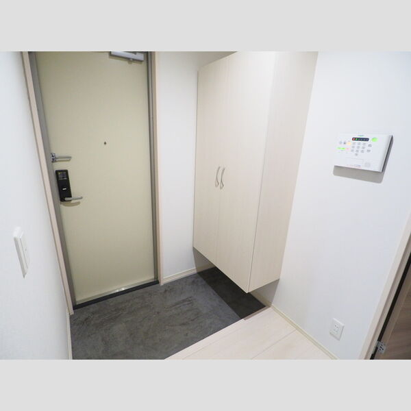 インコントリ101号室 玄関(シューズクローク)